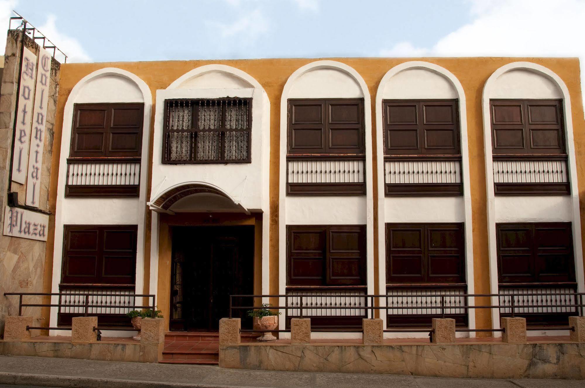 Hotel Colonial Plaza Букараманга Экстерьер фото